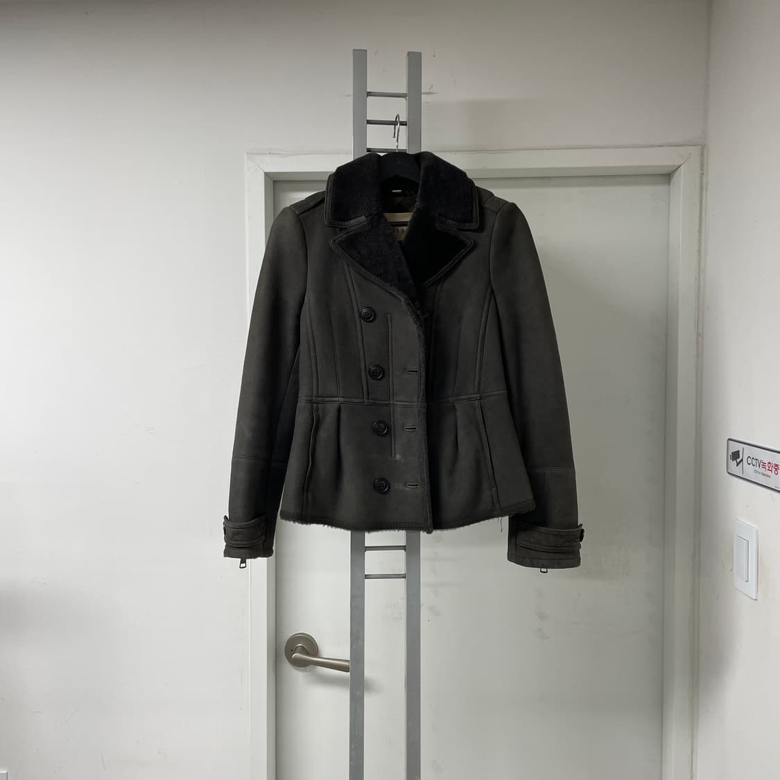 버버리 무스탕 34(W) 상품이미지1