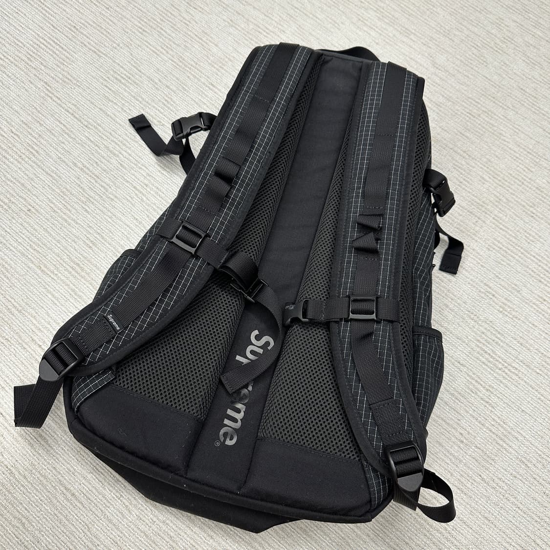 슈프림 백팩 블랙  24SS
 상품이미지4