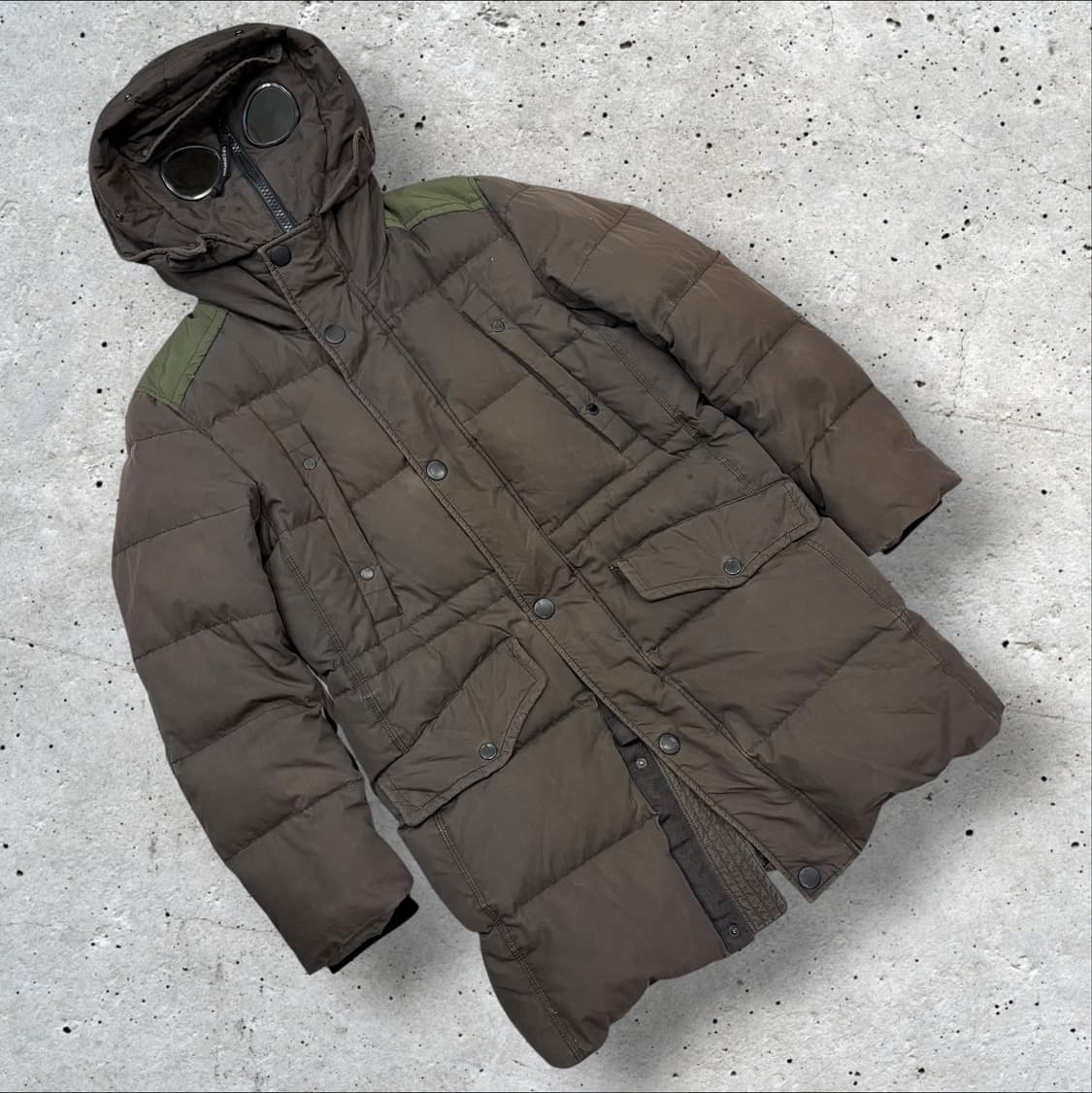 [100] 13FW CP컴퍼니 고글 다운 패딩 점퍼 브라운 카키 D535 상품이미지1