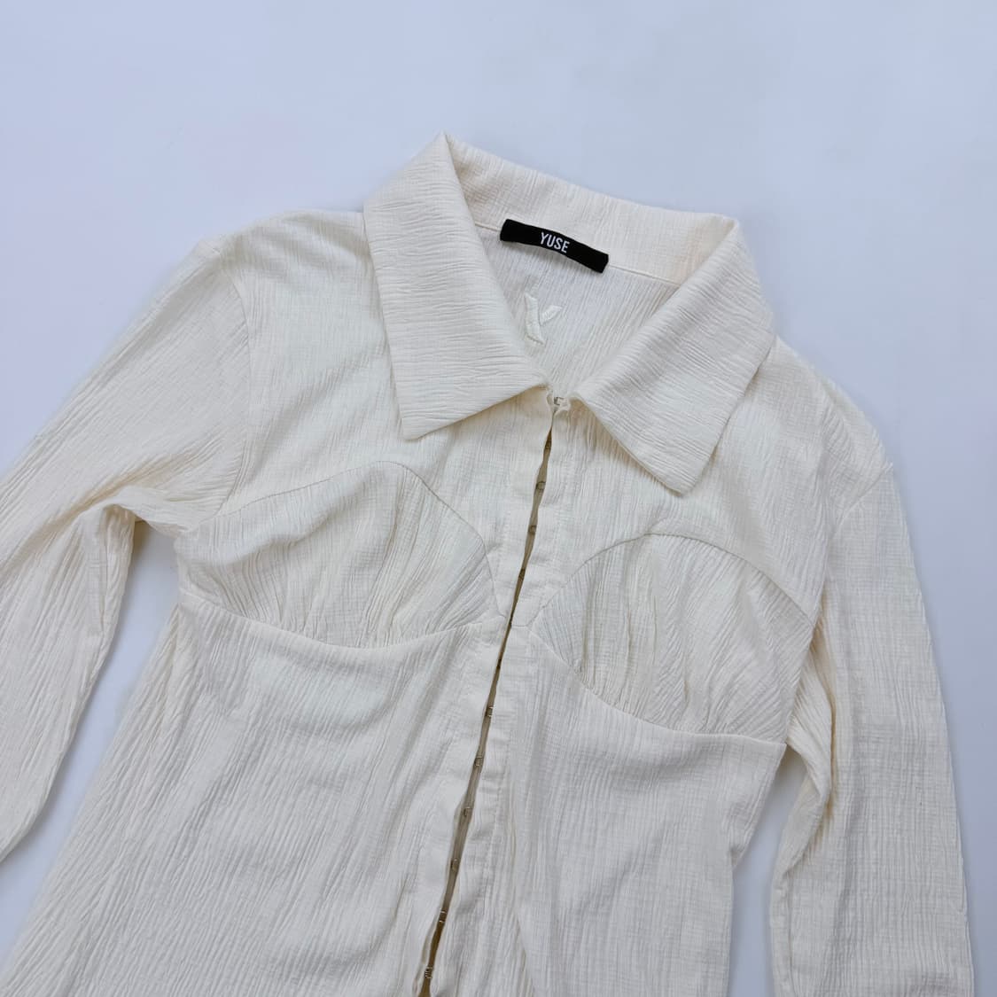 YUSE 유즈 PLEATS SLIM HOOK CLOSING SHIRT 상품이미지3