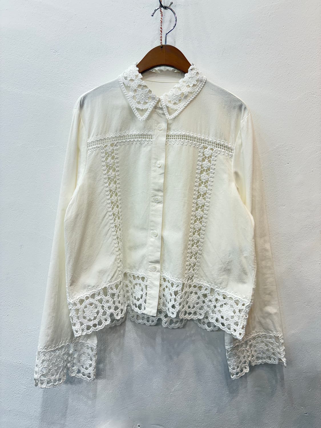 자라 펀칭 레이스 블라우스  상품이미지1