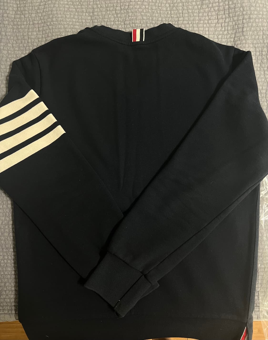 톰브라운 맨투맨 네이비 (4 사이즈) 상품이미지2