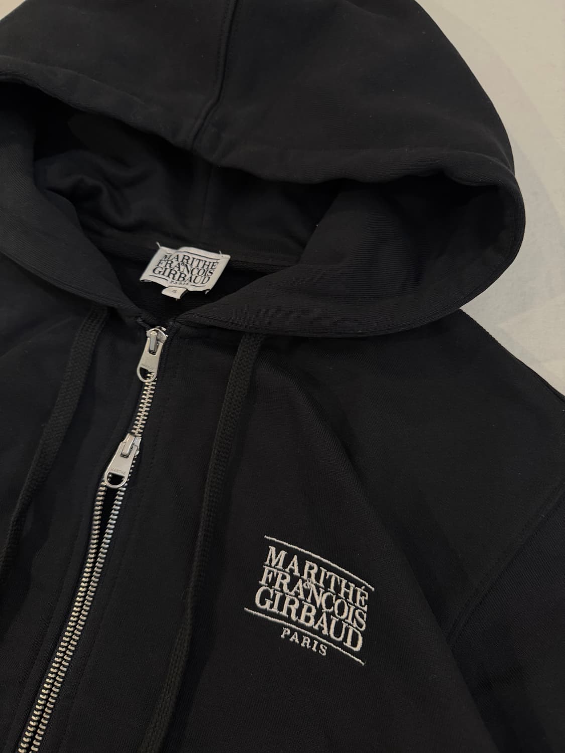 새상품급 마리때 프랑소와 저버 투웨이 후드집업 블랙 상품이미지3