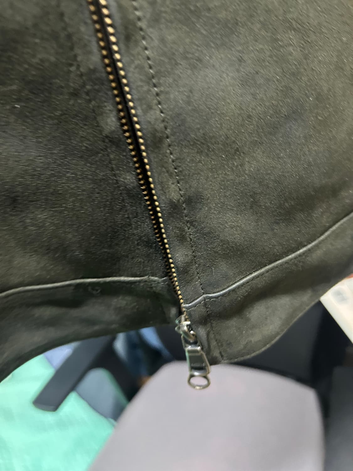 헤지스 다크카키 스웨이드 트러커 자켓 상품이미지5