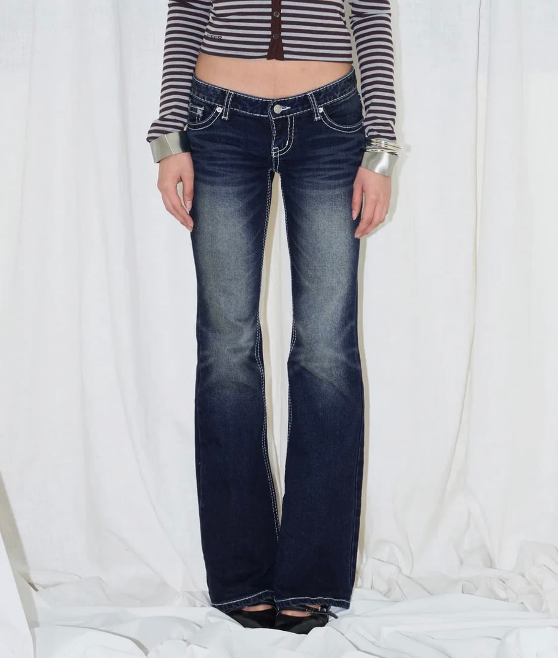 Classic Low Rise Boots-Cut Denim Pants - 상품이미지3