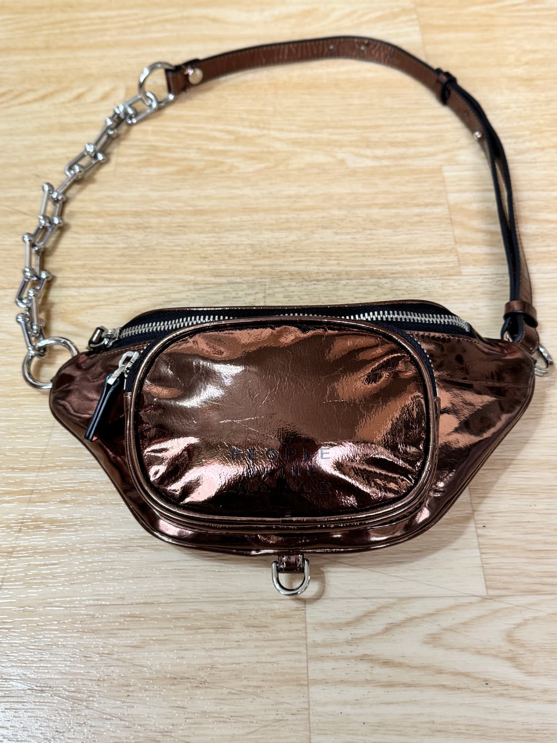 피플 오브 월드 체인 벨트백 메탈릭 브론즈 상품이미지3