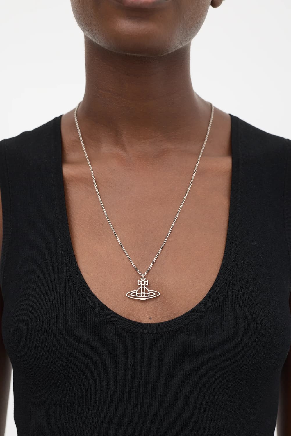 비비안웨스트우드 씬 라인 숏 플랫 오브 펜던트 네크리스 상품이미지1