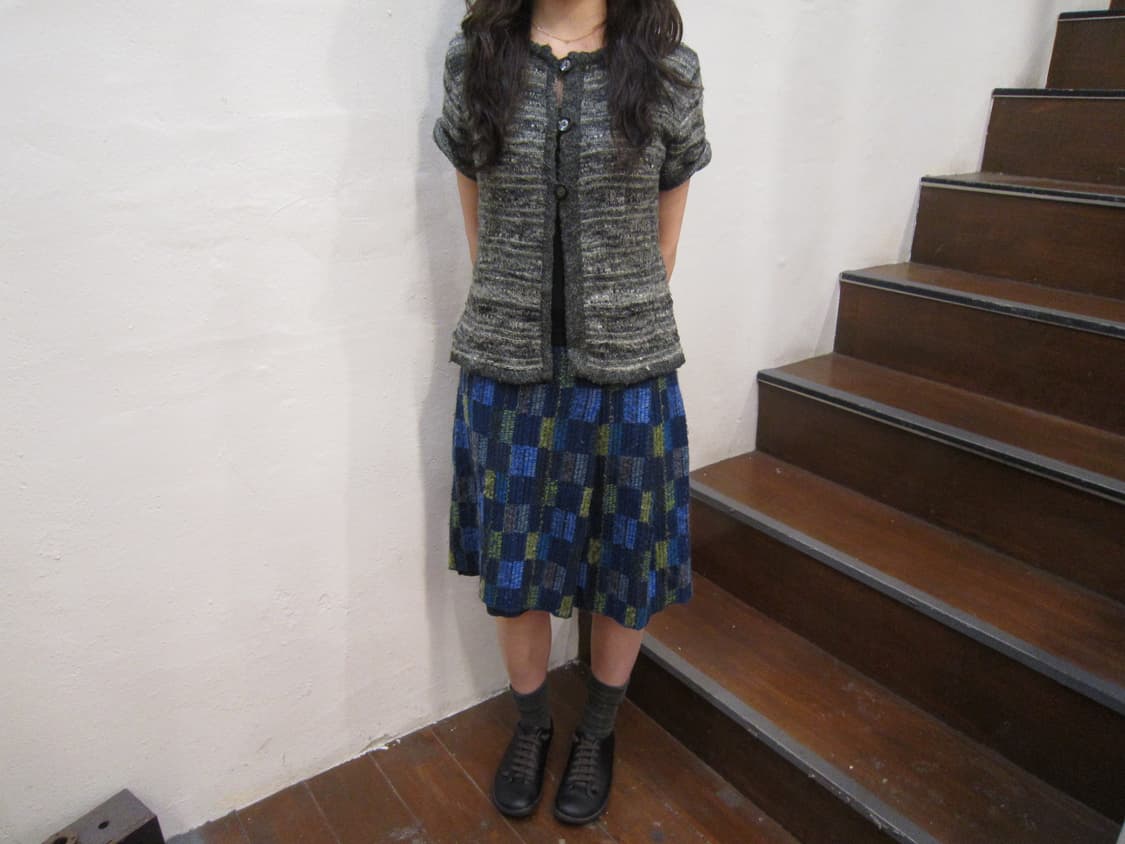 빈티지 라운드넥 반팔 가디건 멀티 스트라이프 패턴 디테일 차콜 그레이 상품이미지2