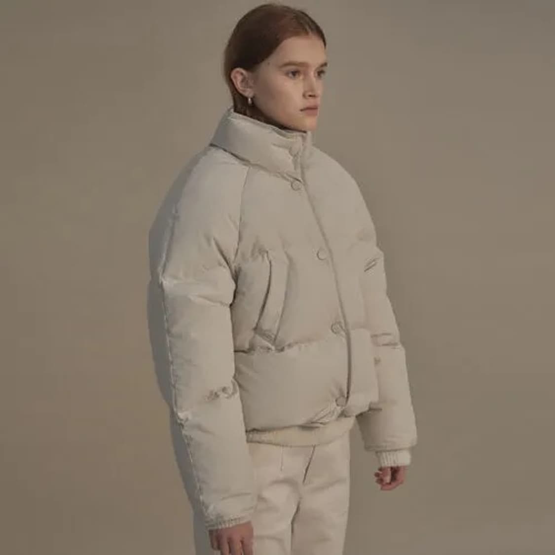 낫띵리튼 크롭드 스트링 푸퍼 자켓 숏패딩 포그 화이트 상품이미지1