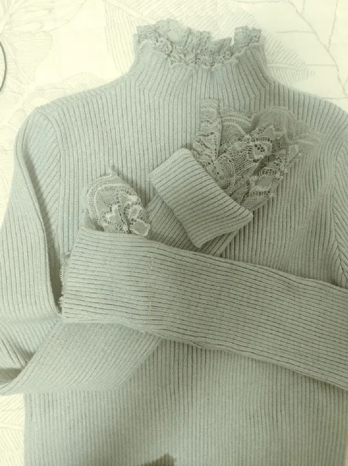 하늘 그레이 레이스 반목 터틀넥 골지 니트 상품이미지1