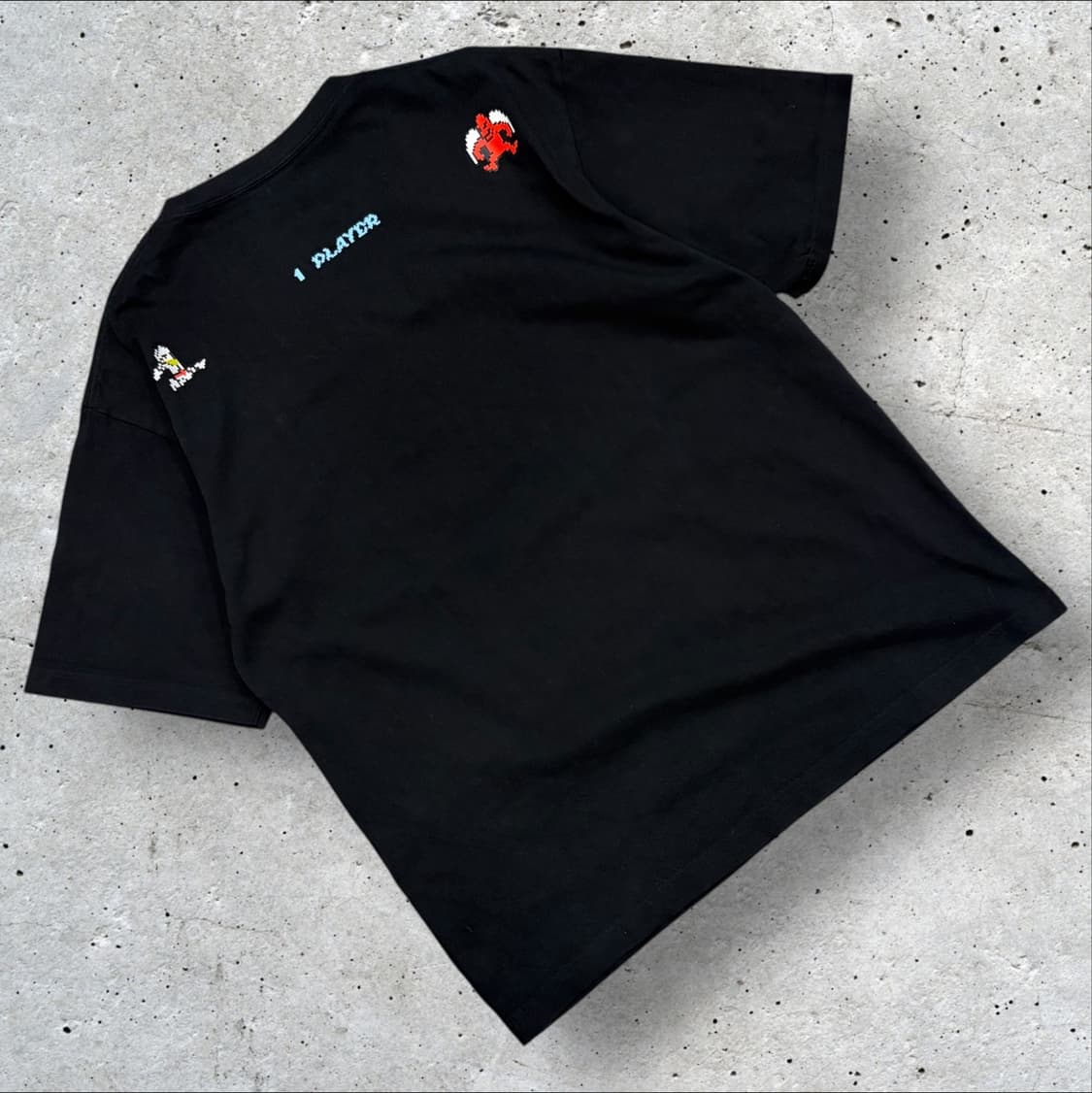 [L] 유니클로 UT 마계촌 반팔 티셔츠 블랙 C448 상품이미지2