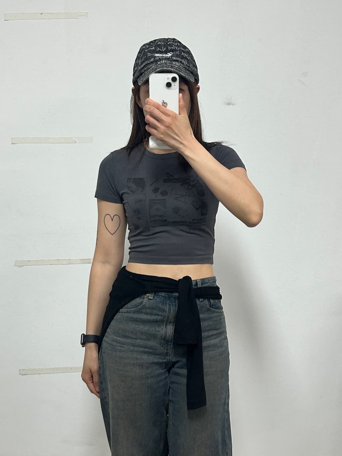 오드 스튜디오 콜라주 그래픽 크롭 티셔츠 차콜 상품이미지2