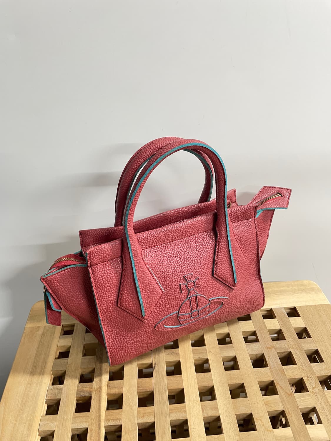 비비안 웨스트우드 레더토트백 상품이미지1