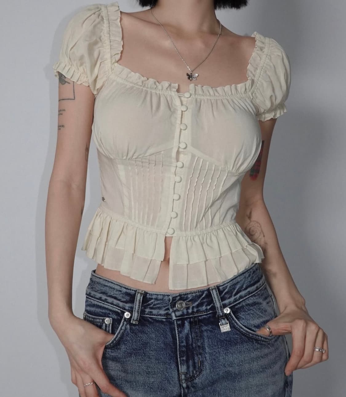 페일제이드 줄리 프릴 버튼 블라우스 상품이미지2