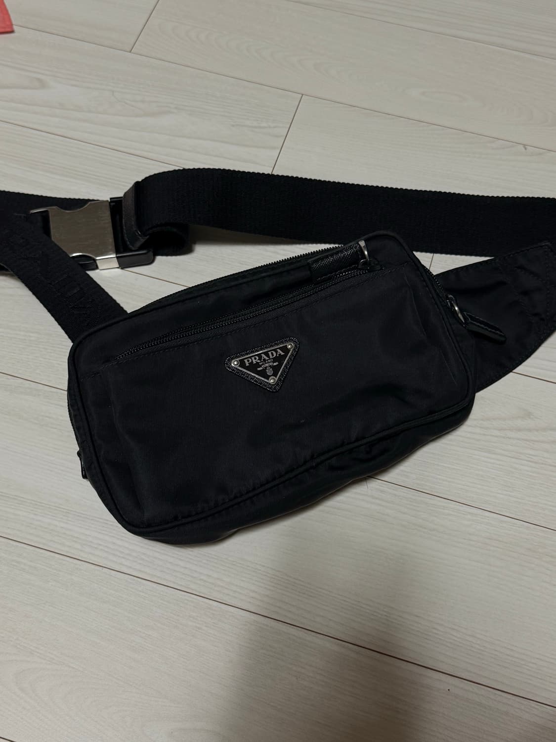 (매장정품) 프라다 블랙 나일론 벨트백 힙색 상품이미지1