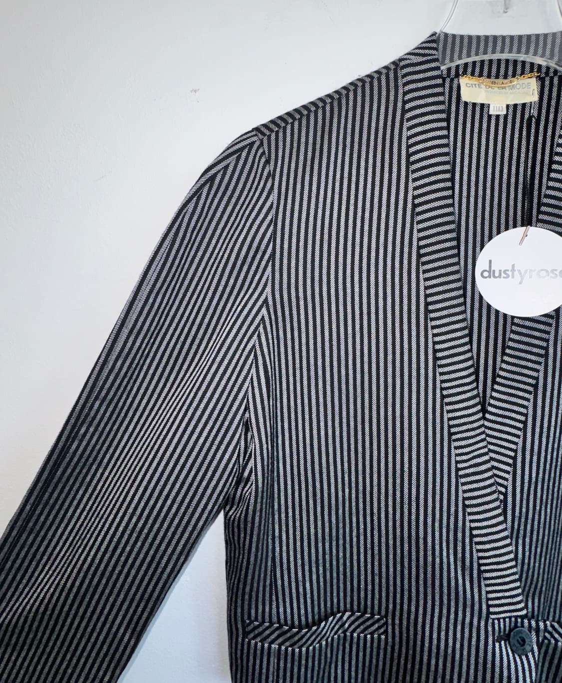 블랙&화이트 노카라 스트라이프 블레이저 상품이미지3