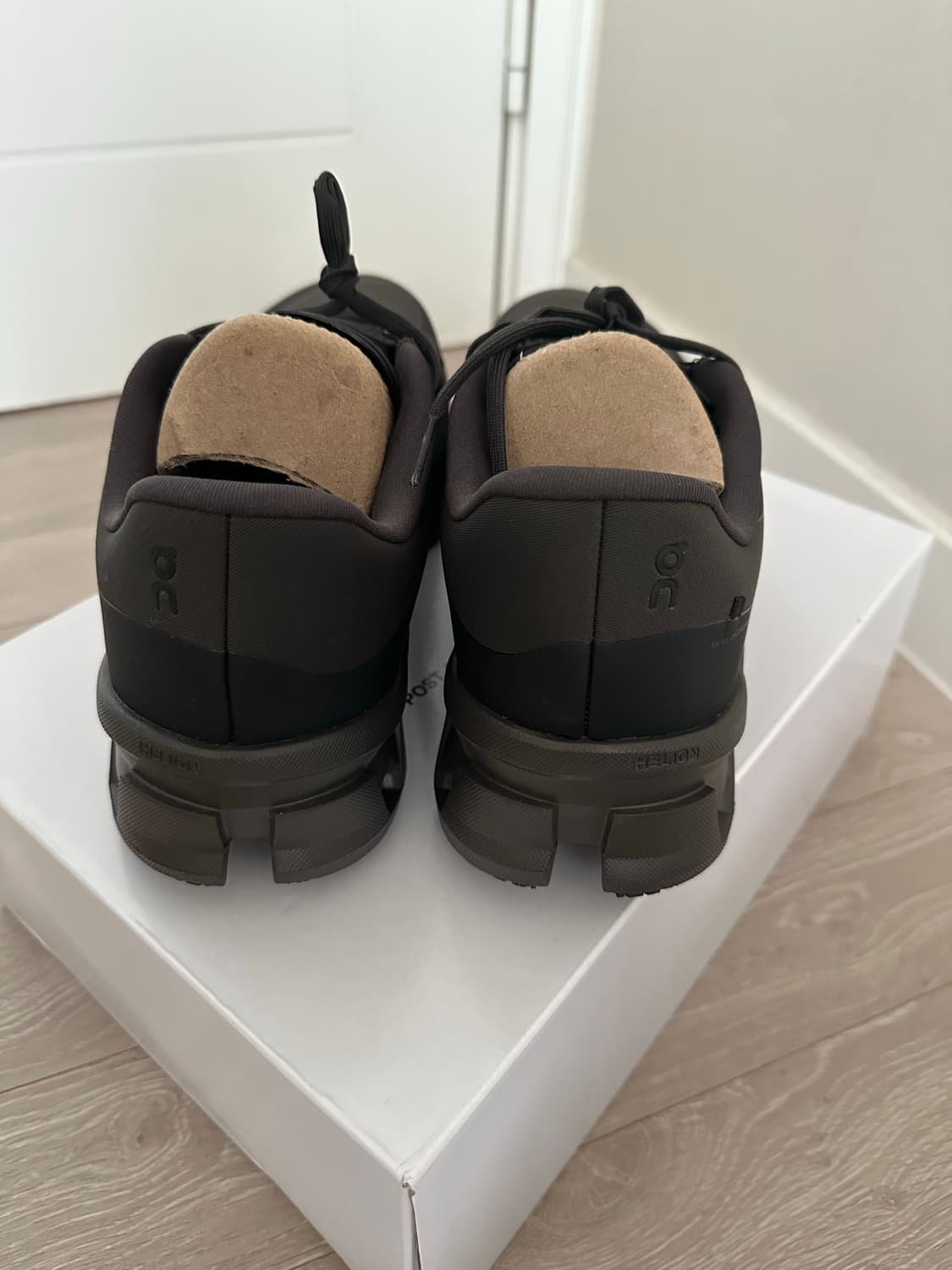 파프 온 러닝 클라우드몬스터2 브라운 285 상품이미지3
