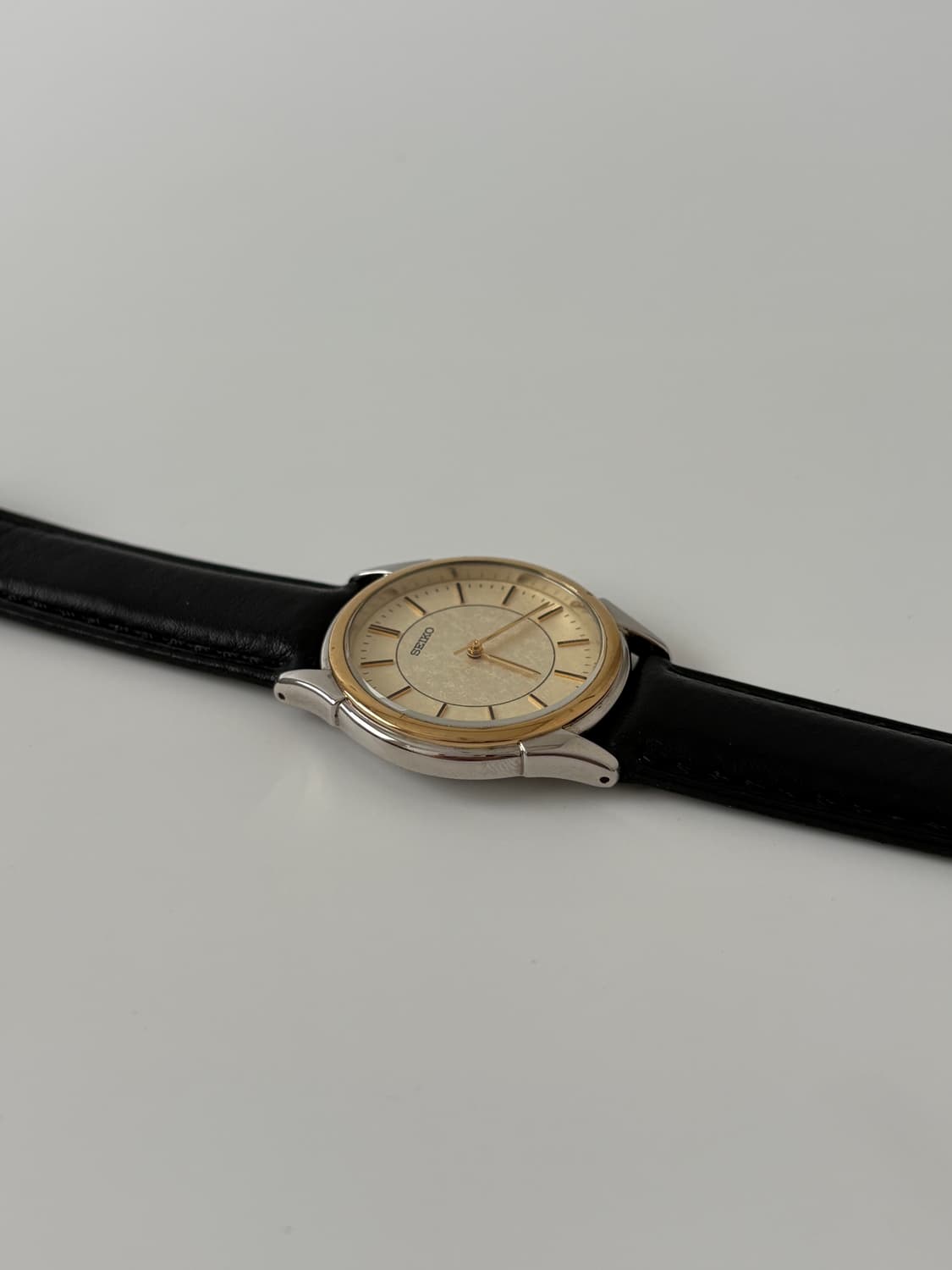 90s texture dial gold bezel quartz 상품이미지6