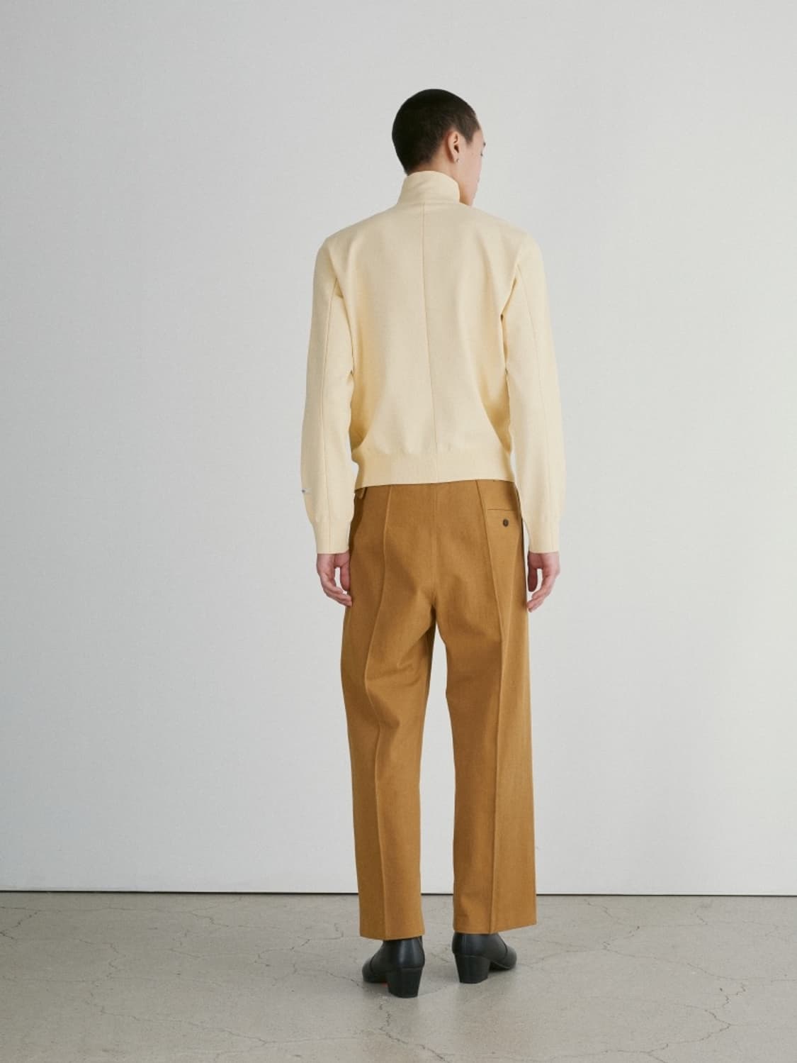 렉토 24FW 벨트 디테일 스트레이트핏 팬츠 베이지 상품이미지4