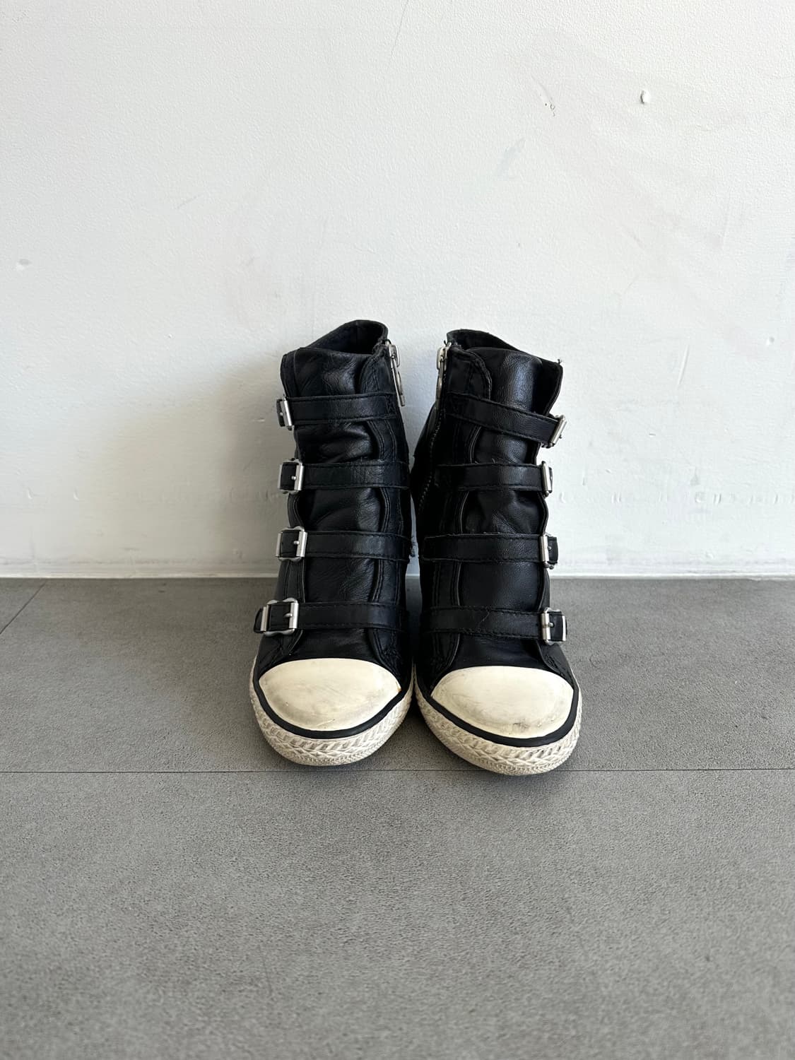 Ash 블랙 버클 레더 웨지 스니커즈 상품이미지3