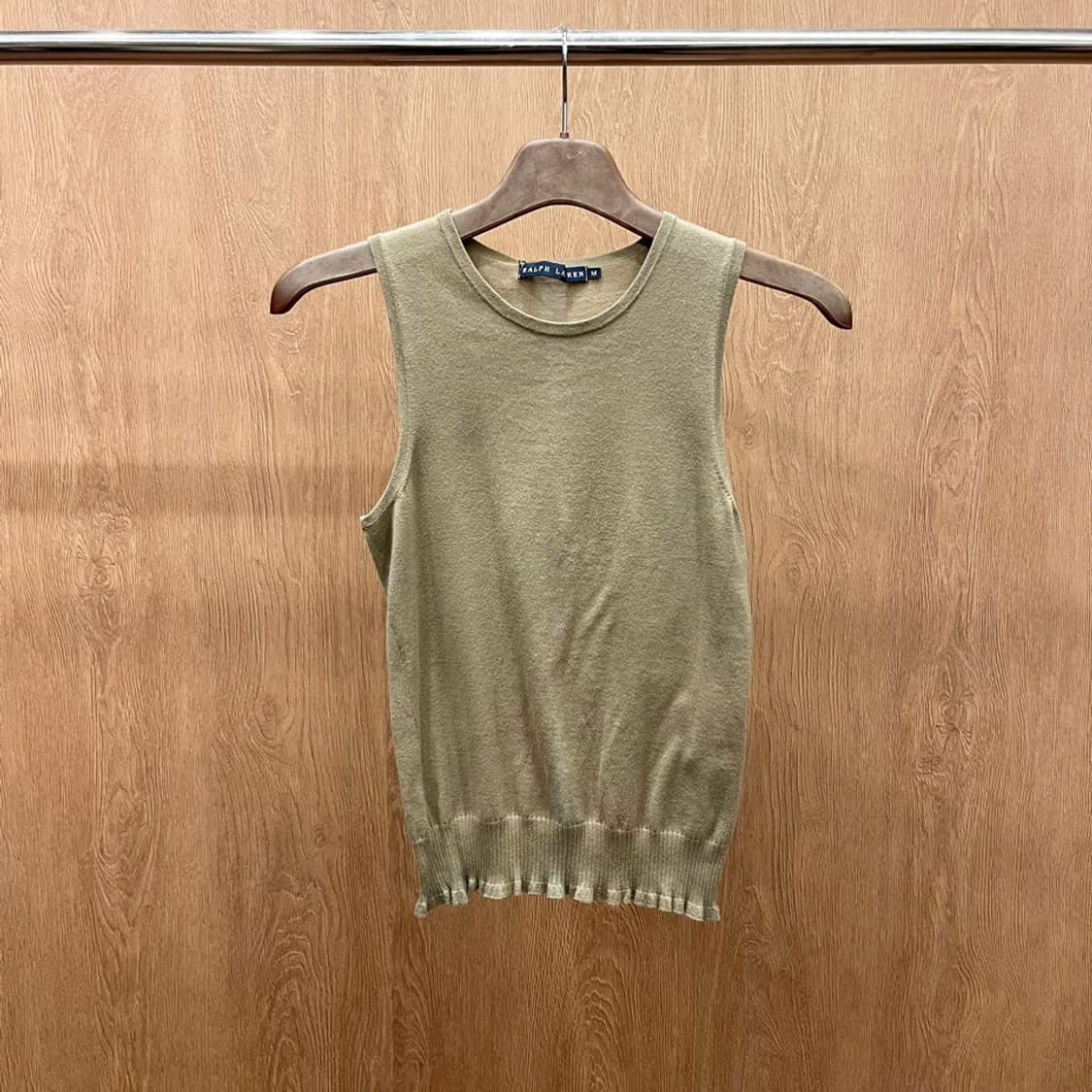 랄프로렌 슬리브리스 니트 베스트 라운드넥 프릴 리브드 헴 디테일 베이지 상품이미지2