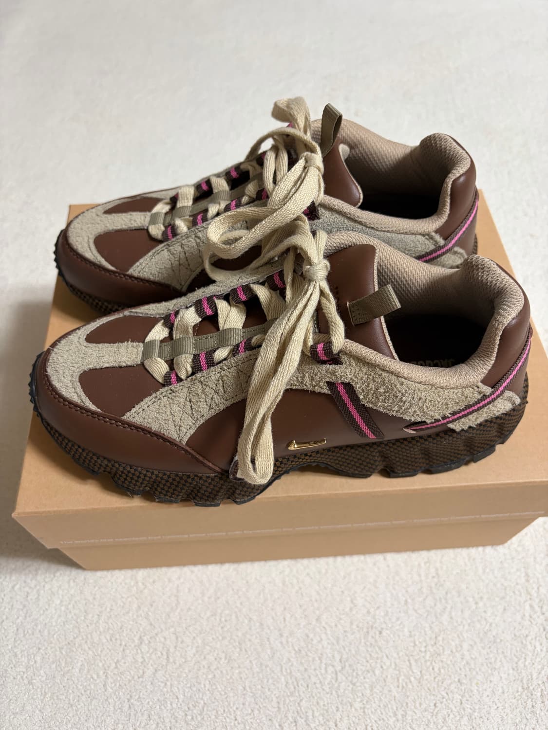 (240) 나이키x자크뮈스 에어 휴마라 LX (에일 브라운 앤 골드) 상품이미지1