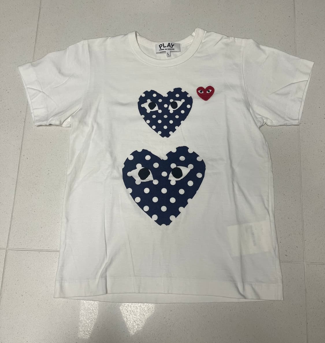 플레이 꼼데가르송 폴카 닷 더블 하트 티셔츠 화이트 상품이미지2