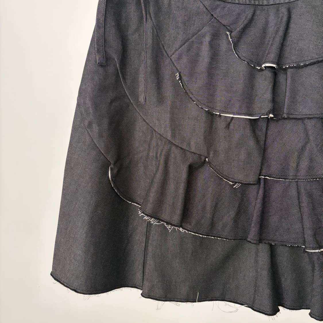Ruffle Ribbon Distressed Denim Skirt 상품이미지3