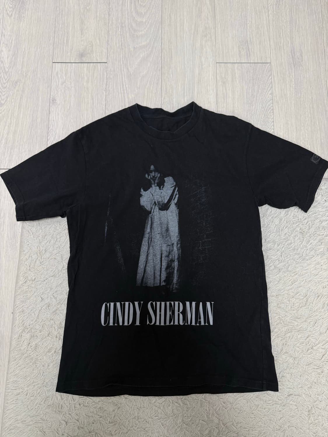 (3) 언더커버 신디 셔먼 티셔츠 블랙 상품이미지1