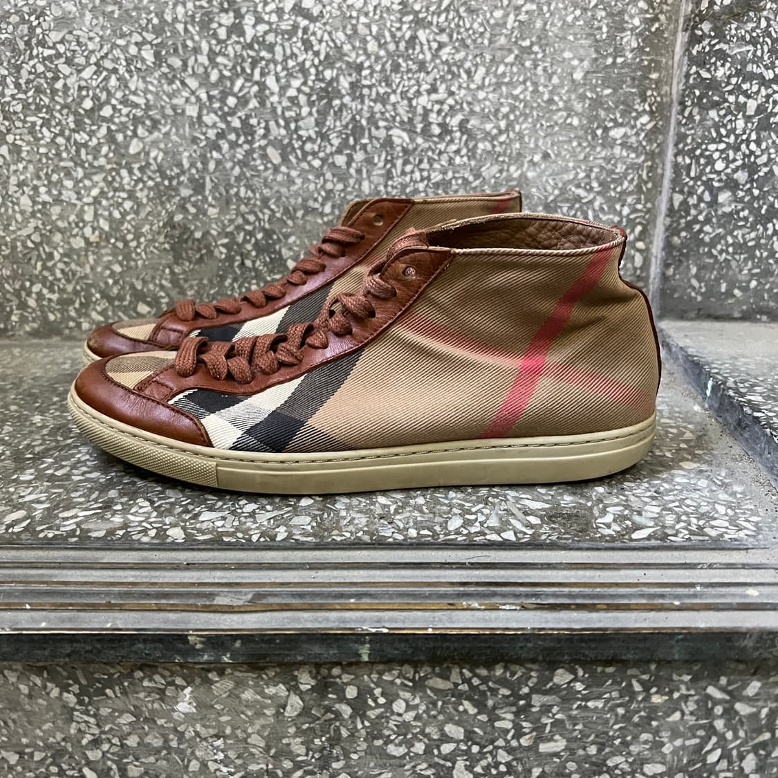 버버리 하우스 체크 하이탑 스니커즈 상품이미지2