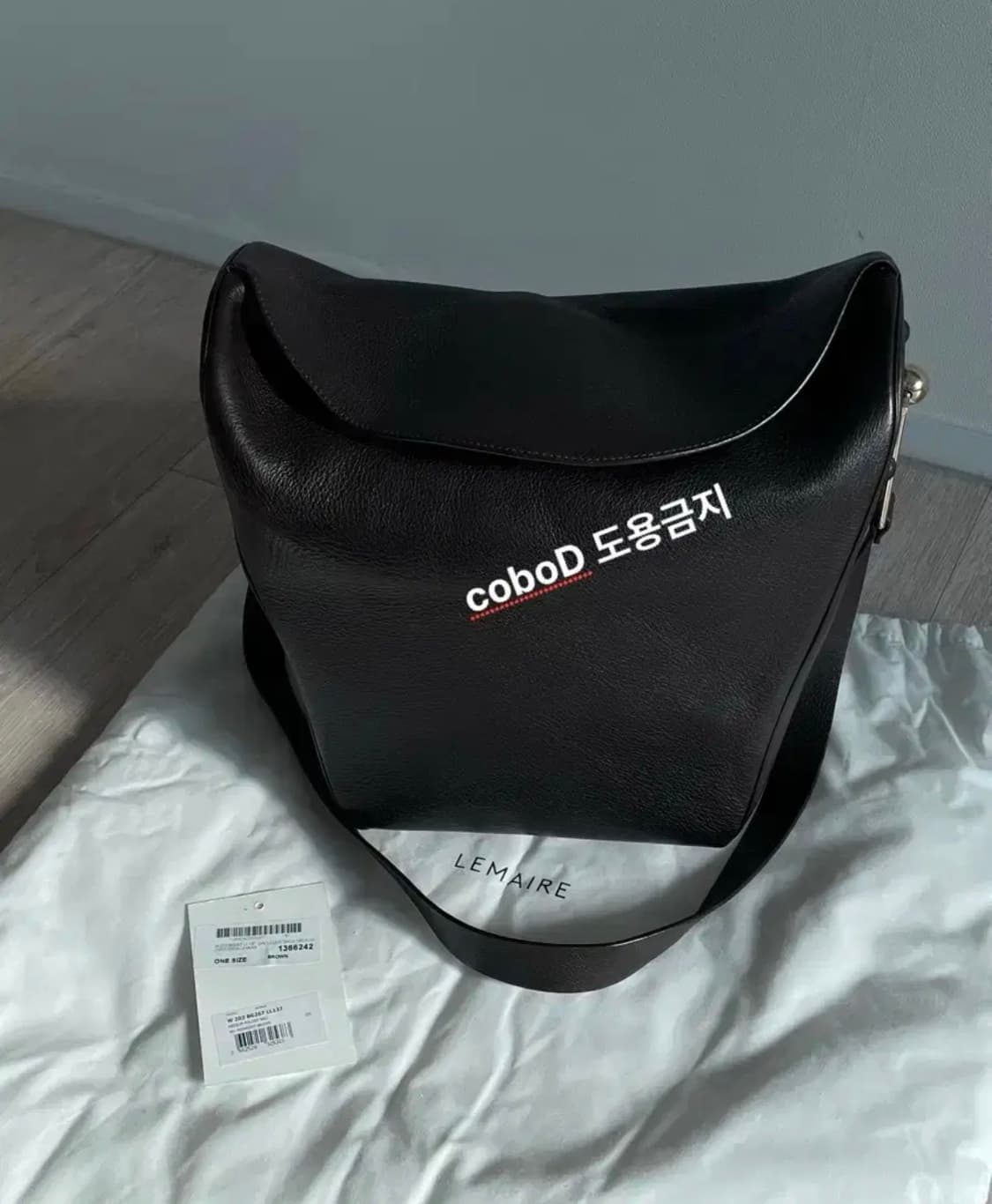 르메르 폴디드백 미디움 사이즈 다크 초코 상품이미지1