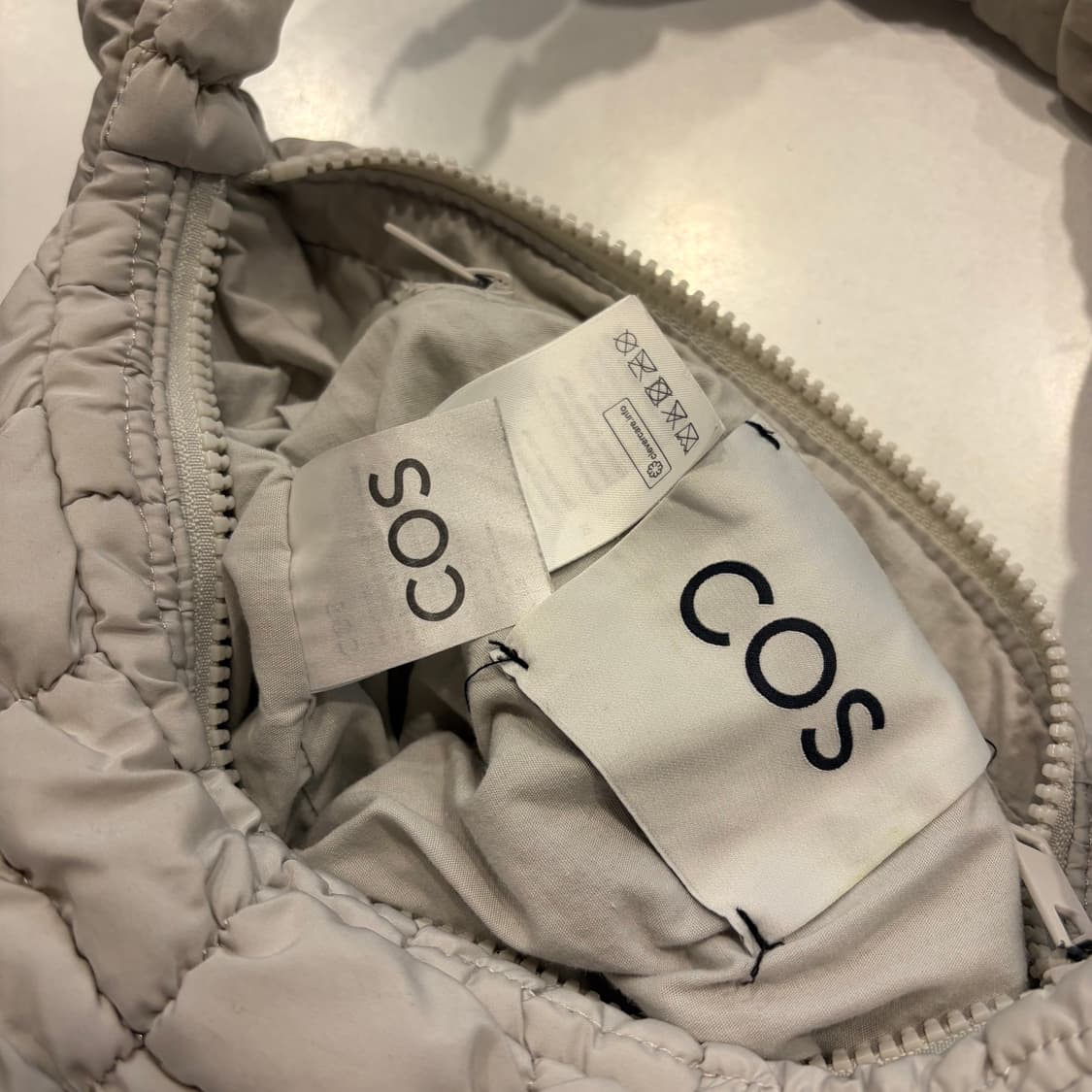 코스 COS 퀼티드 숄더백 그레이 상품이미지4