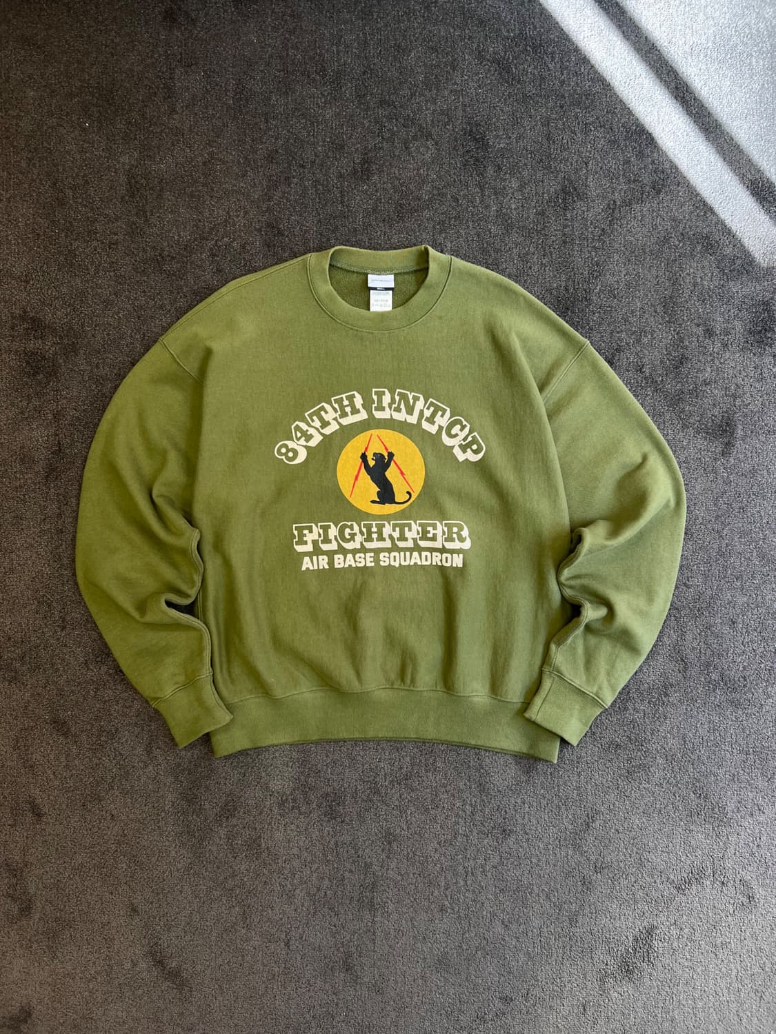 아웃스탠딩 그래픽 맨투맨 상품이미지1