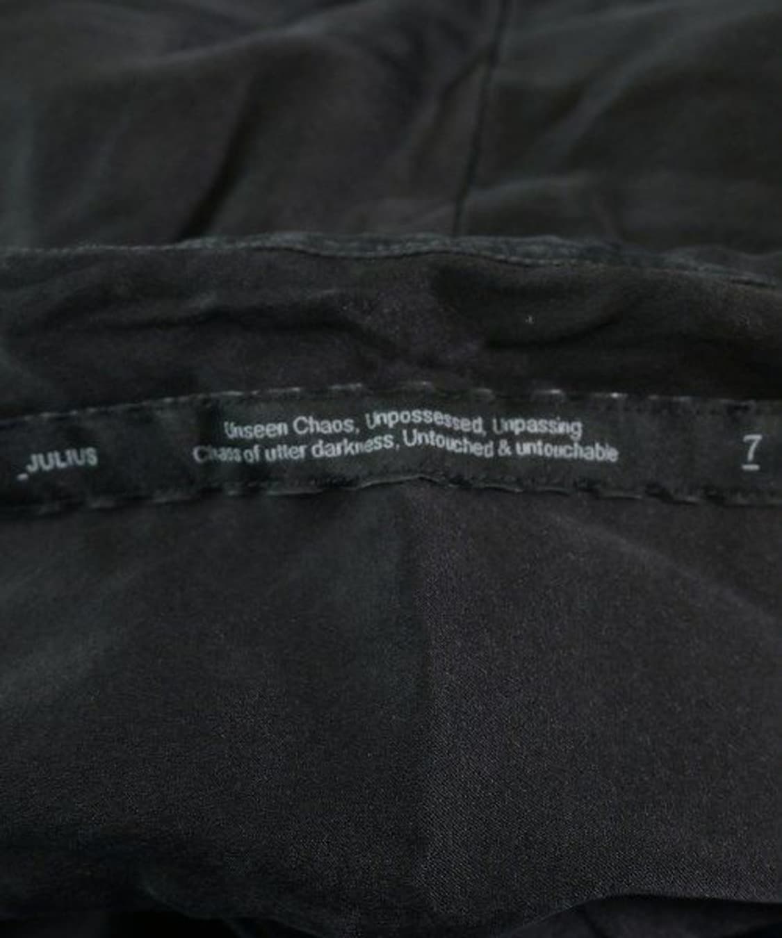 율리우스 새틴 랩넥 셔츠 블랙  상품이미지5