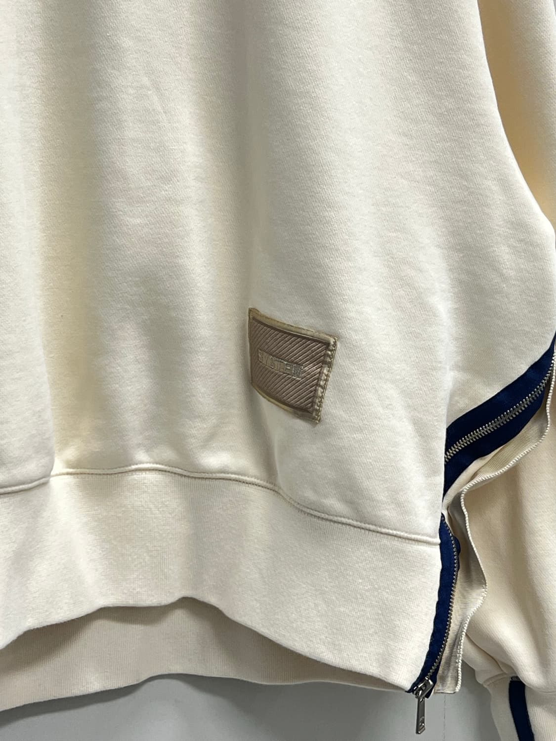 시스템 사이드지퍼 맨투맨 아이보리 상품이미지3