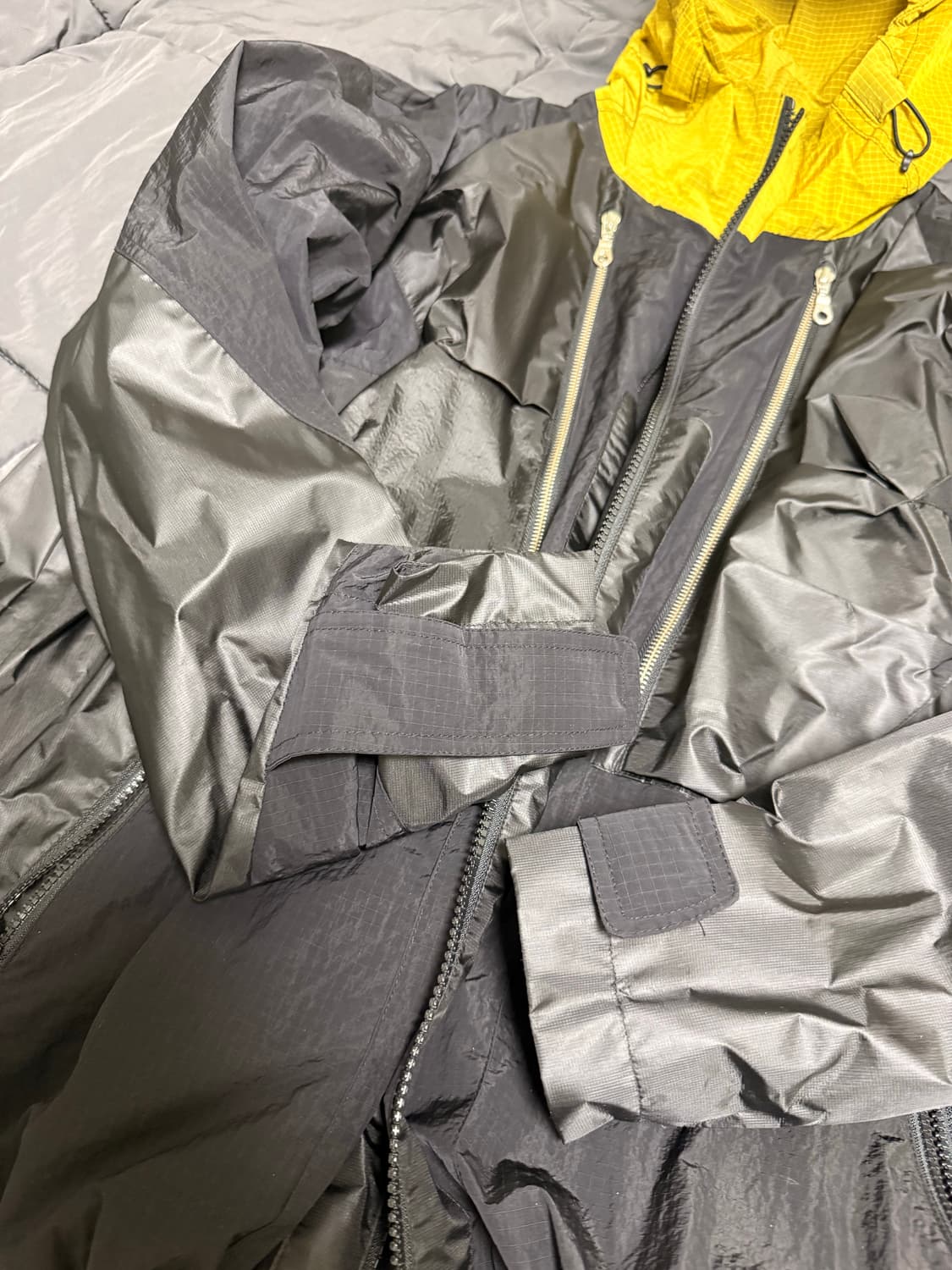 언더마이카 비나두 가슈테인 6 멀티 3D 포켓 라이트 쉘 파카 버프 옐로 상품이미지2