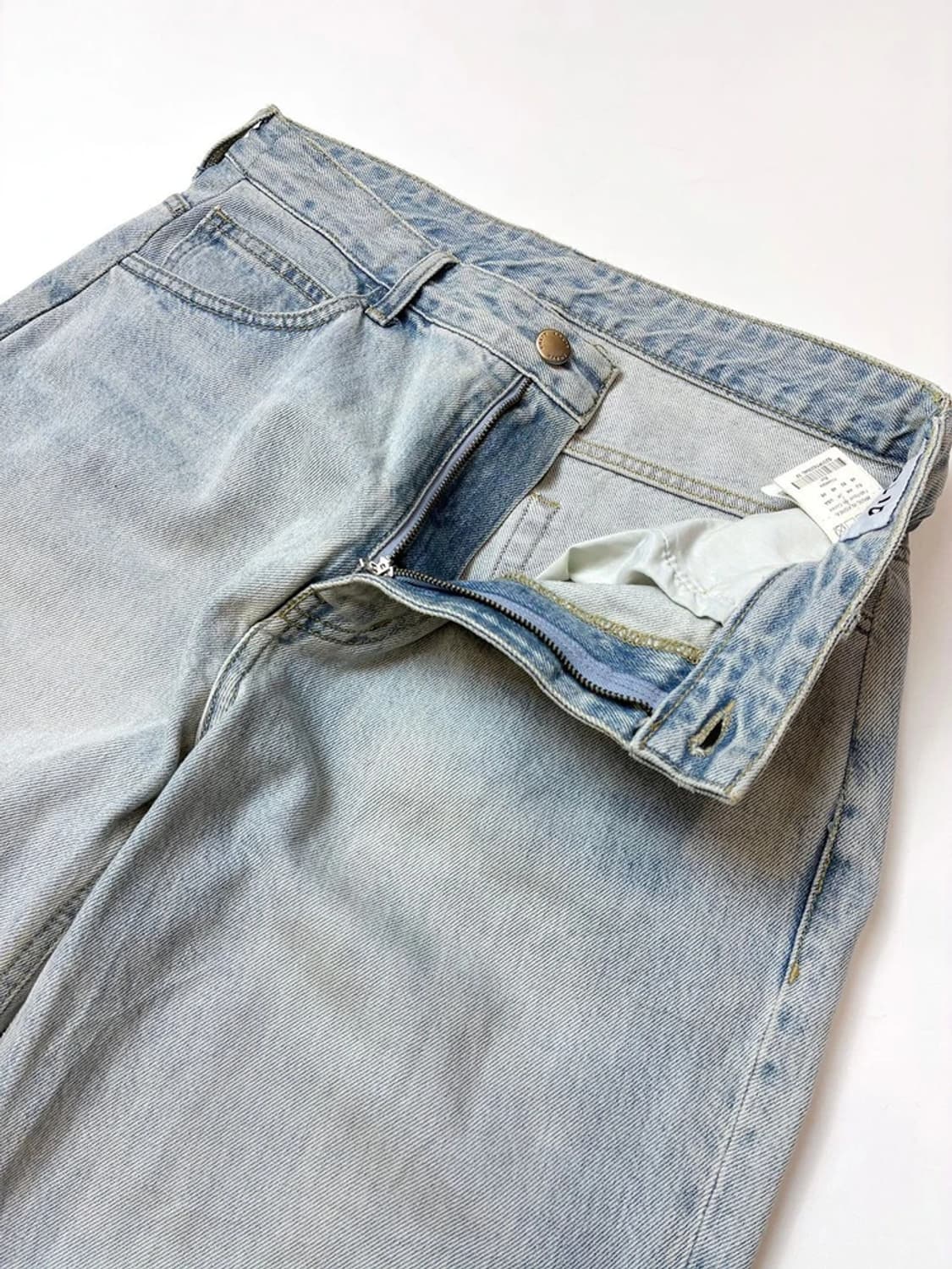 솔리드옴므 22FW 스트레이트 연청 데님 팬츠 PN5360 상품이미지3