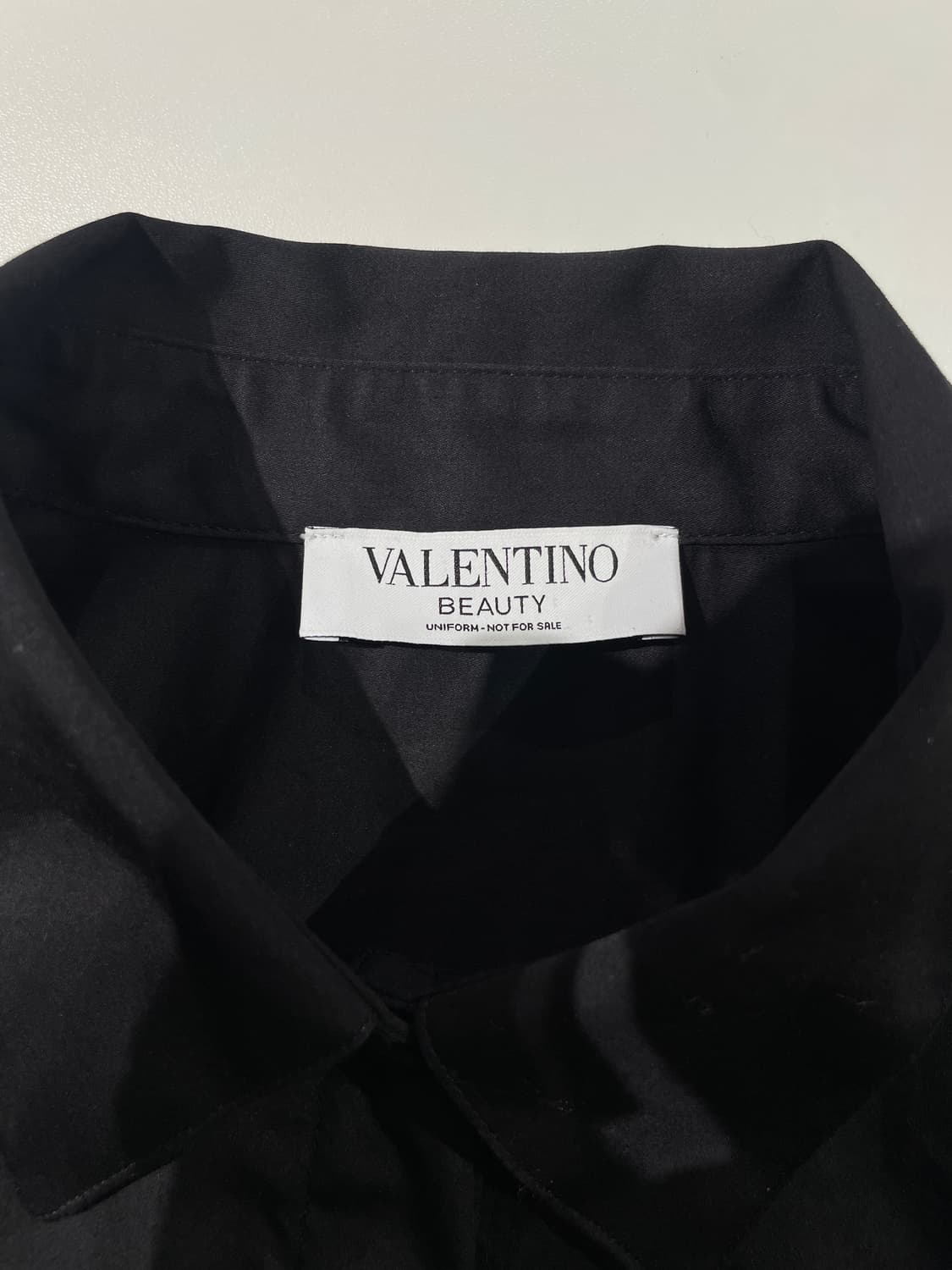 발렌티노 뷰티 블랙 클래식 히든 버튼 코튼 카라 셔츠 상품이미지7