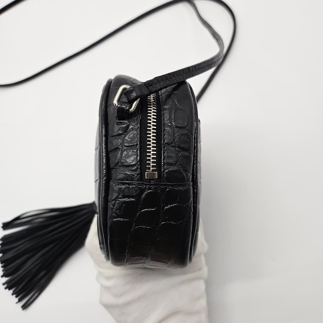 정품 입생로랑 태슬 크로커다일 블로거 미니 크로스백 상품이미지4