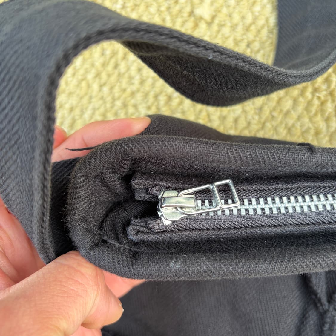 더뮤지엄비지터 SCULPTURAL ART BAG 상품이미지3