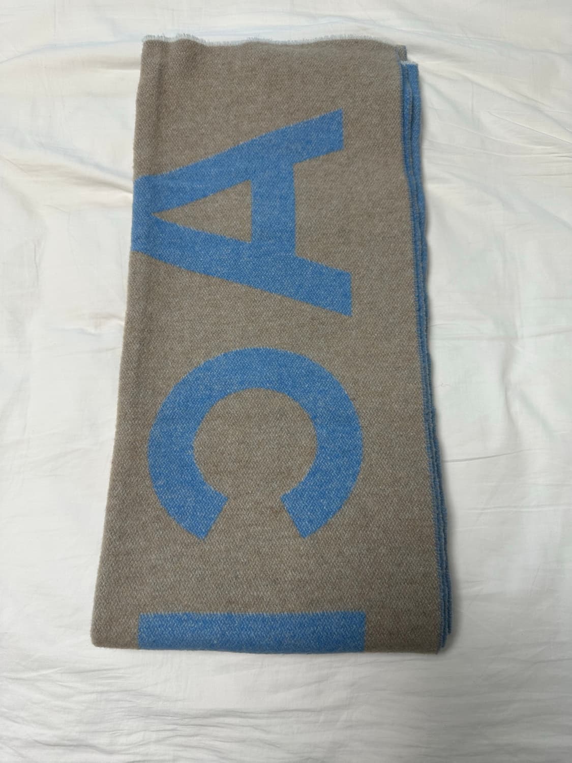 아크네스튜디오 목도리 팝니다 상품이미지1