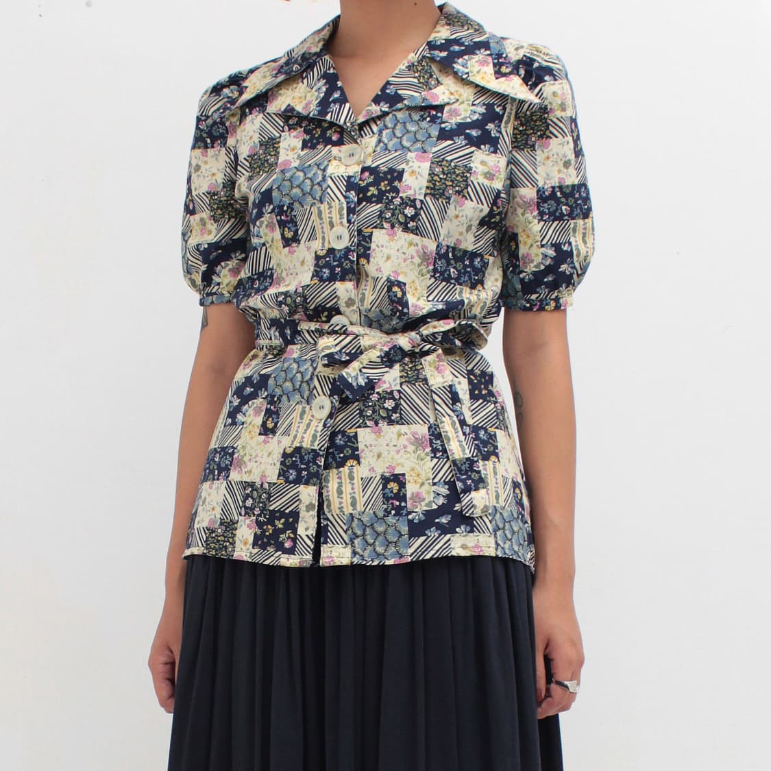 유럽 빈티지 프랑스 플라워 네이비 패치워크 스트랩 코튼 블라우스 상품이미지1