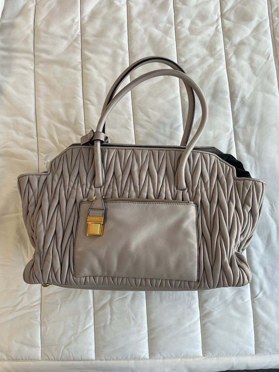 미우미우 마테라쎄 토트백 상품이미지2