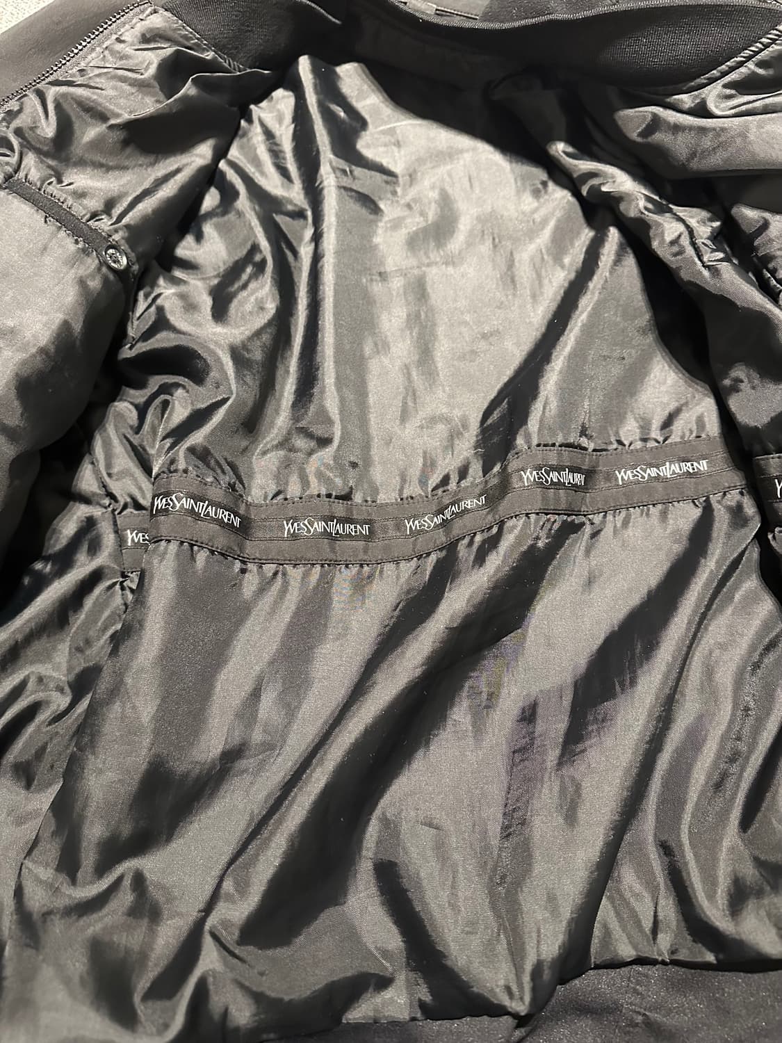 YSL 입생로랑 로고 블랙 폴리쉘 패디드 왁싱 점퍼 자켓 105 상품이미지5