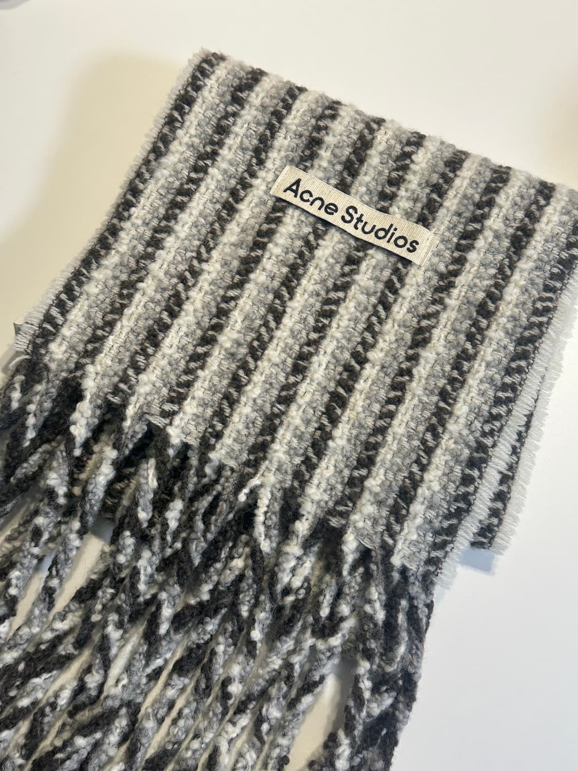 아크네 알파카 머플러 상품이미지1