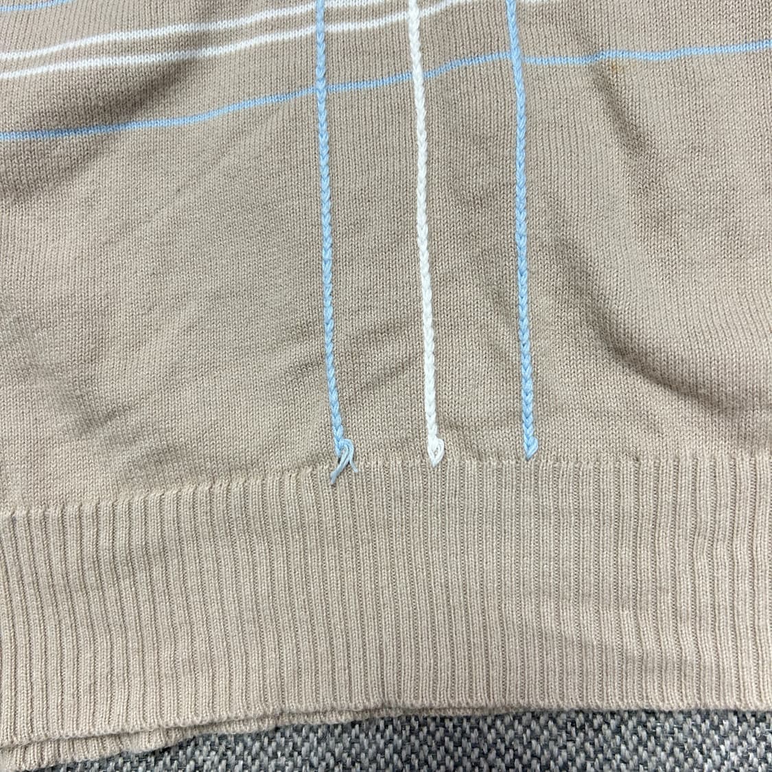 버버리 기마로고 브이넥 니트(M) 상품이미지5