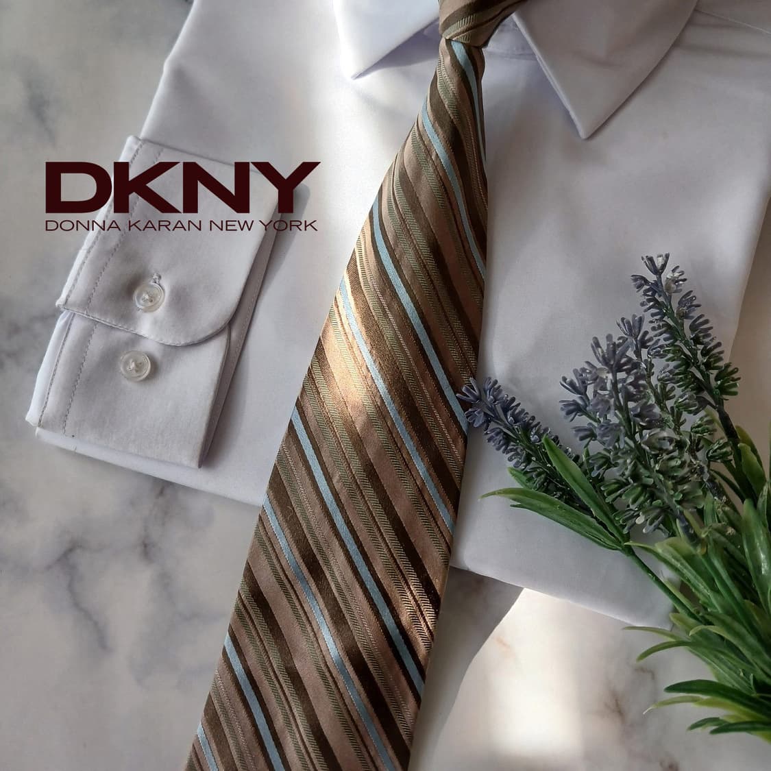 DKNY 실크 브라운 스트라이프 넥타이 9.2cm A+등급 A19019
 상품이미지1