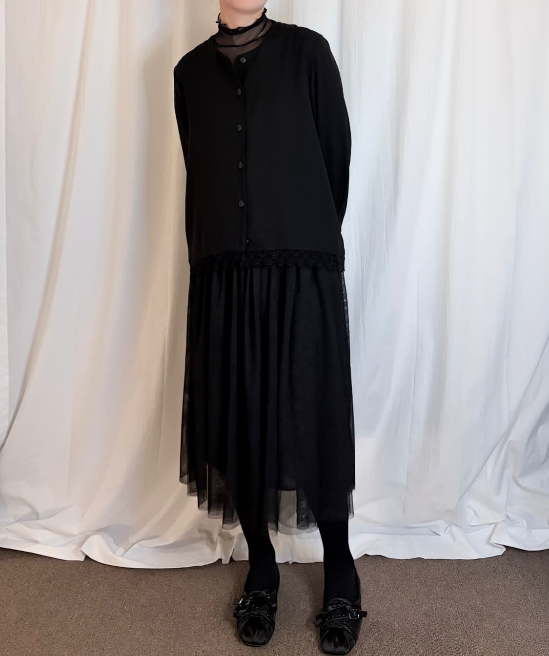 Lace Hem Round Neck Blouse – Black 상품이미지2