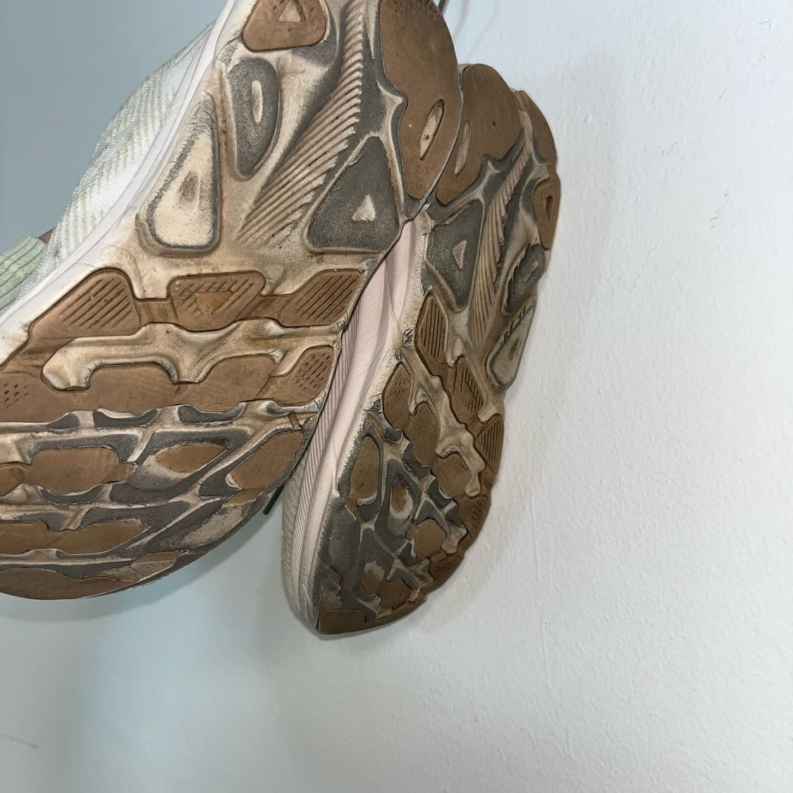 HOKA Clifton 9 running shoes 상품이미지2
