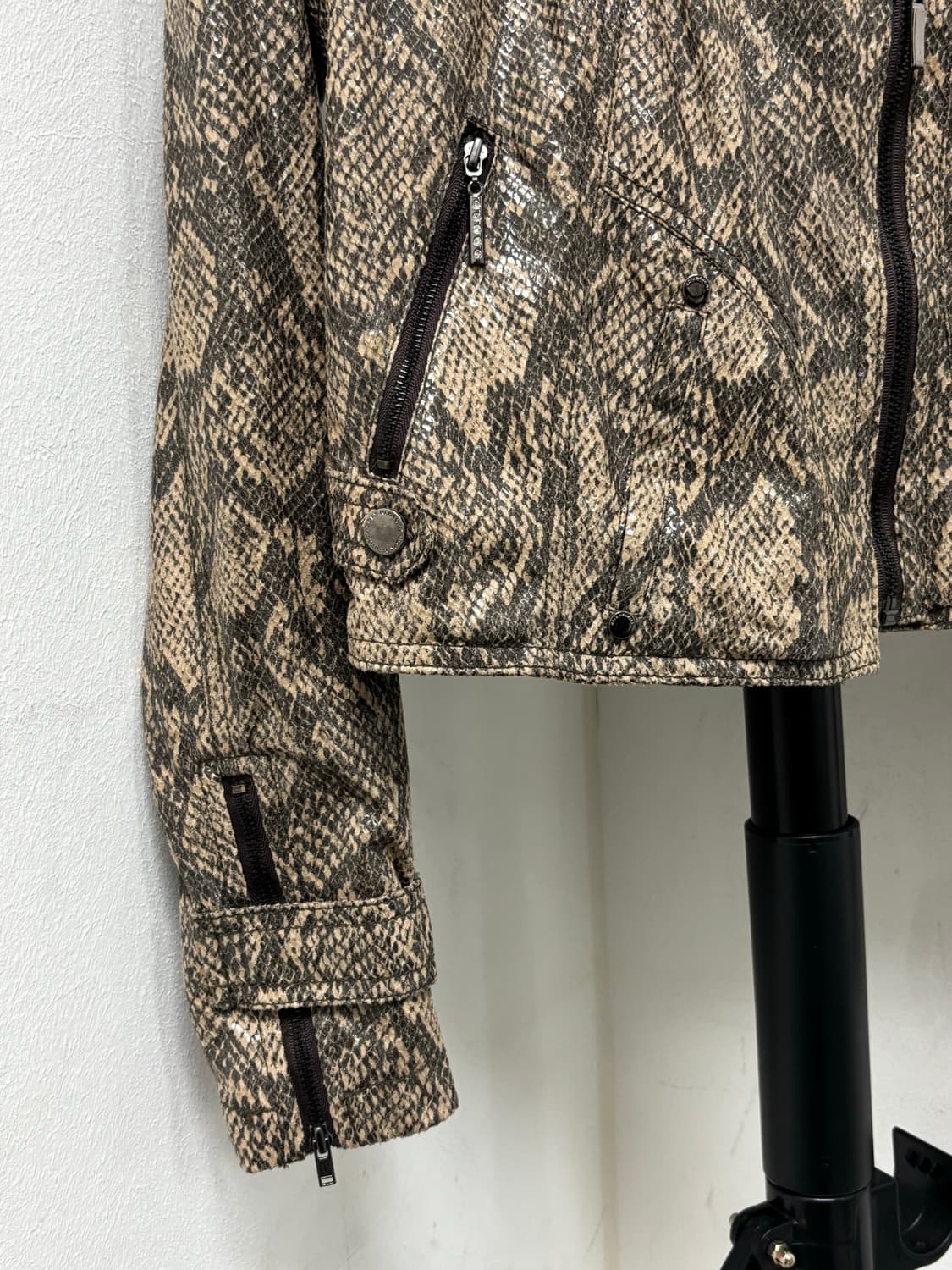 [GGPX]Snake Pattern 00’s Slim Fit Neck D 상품이미지9